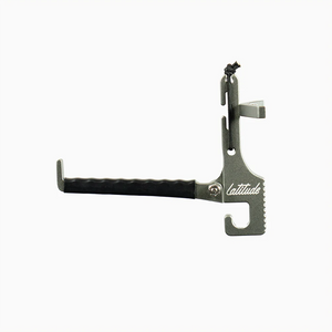 Latitude Bow Bite Hanger