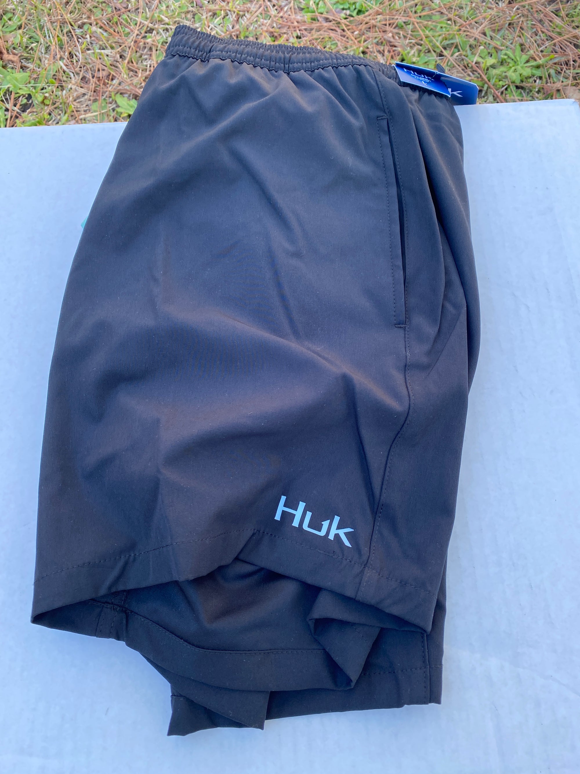 Huk Men's Capers 5.5” Volley Swim Trunks, XXL, Black